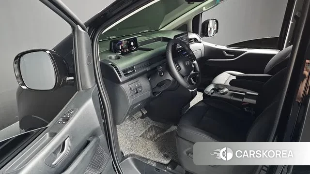 Hyundai Staria 2025 Черный из Кореи, фото 2