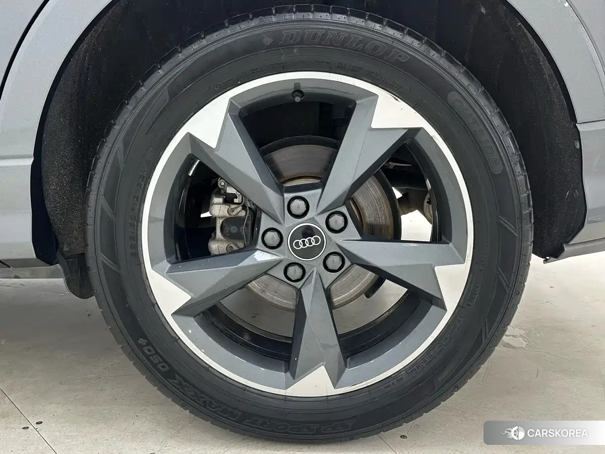 Audi Q3 2023 Silver/gray из Китая, фото 2