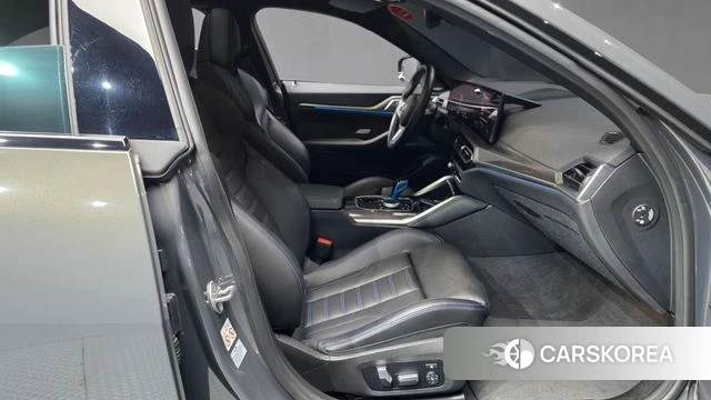 BMW i4 2023 Песочный из Кореи, фото 2
