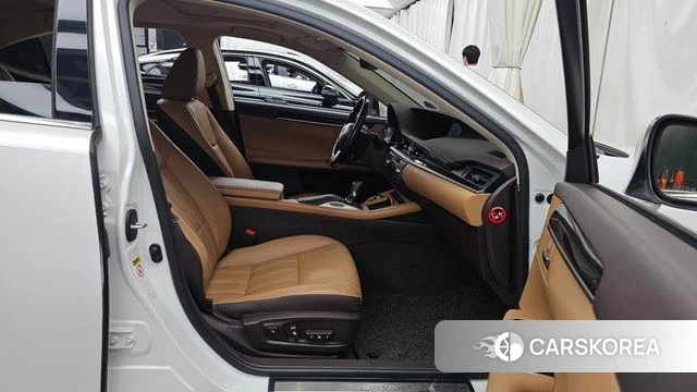 Lexus New ES300h 2018 Белый из Кореи, фото 2