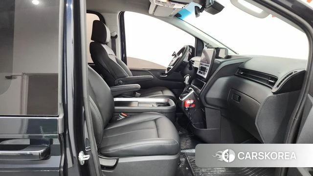 Hyundai Staria 2023 Черный из Кореи, фото 2