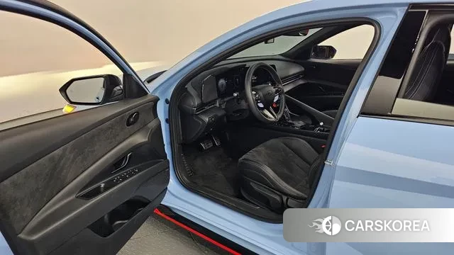 Hyundai The New Avante (CN7) 2024 Светло-серебряный цвет из Кореи, фото 2