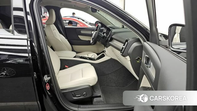 Volvo XC40 2024 Черный из Кореи, фото 2