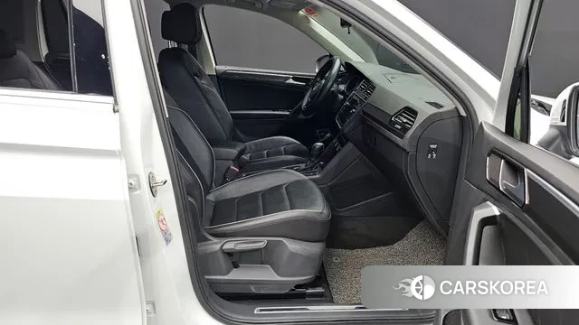 Volkswagen Tiguan second Generation 2019 Белый из Кореи, фото 2