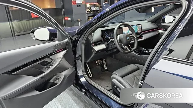 BMW 5 Series (G60) 2024 Синий из Кореи, фото 2