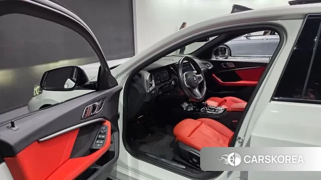 BMW 1 Series (F40) 2021 Белый из Кореи, фото 2