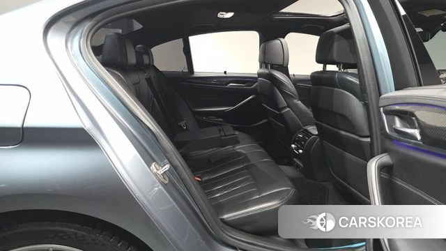 BMW 5 Series (G30) 2018 Серебристо-серый из Кореи, фото 2