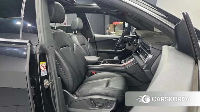 Audi Q8 (4M) 2022 Черный из Кореи, фото 2
