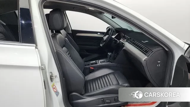 Volkswagen Passat GT (B8) 2021 Белый из Кореи, фото 2