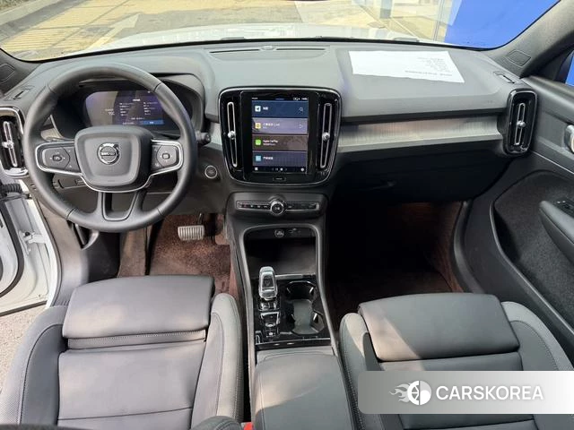 Volvo XC40 2024 Белый из Китая, фото 2