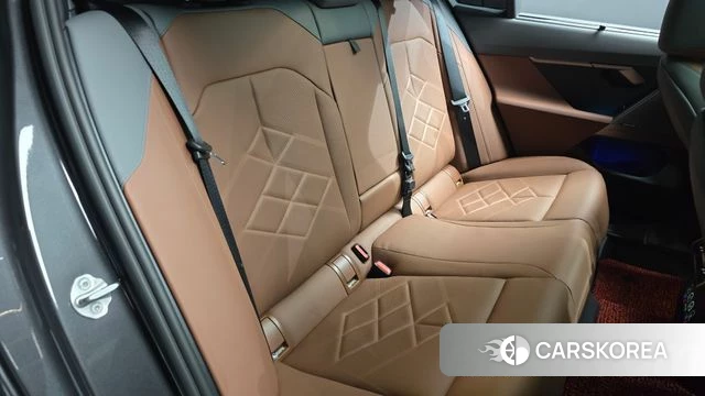 BMW 5 Series (G60) 2026 Серый из Кореи, фото 2