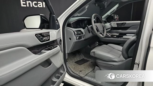 Lincoln Navigator 4th generation 2021 Белый из Кореи, фото 2