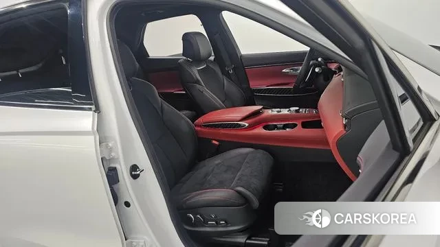 Genesis GV70 2023 Белый из Кореи, фото 2