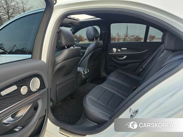 Mercedes-Benz E-Class W213 2022 Белый из Кореи, фото 2