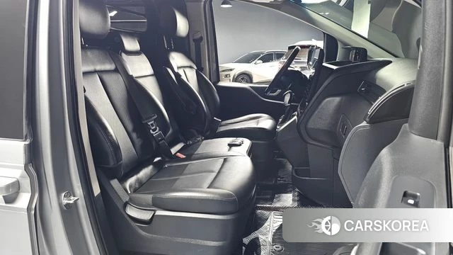 Hyundai Staria 2022 Серебряный из Кореи, фото 2
