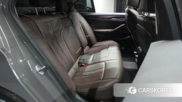 BMW 5 Series (G30) 2020 Серебристо-серый из Кореи, фото 2