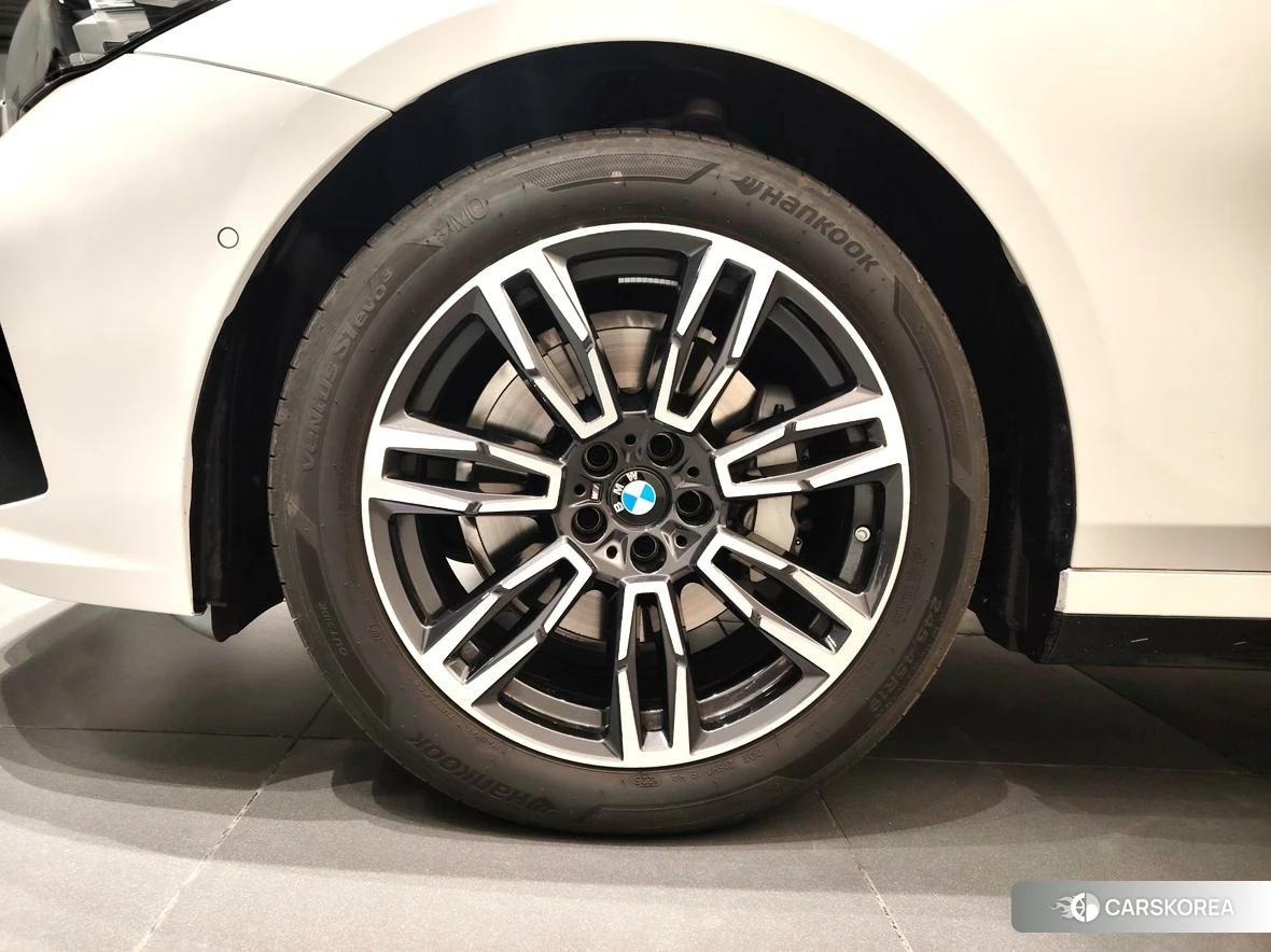 BMW 5 series 2025 Белый из Китая, фото 2
