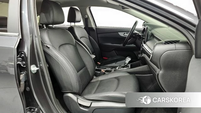 Kia The New K3 2nd generation 2022 Серый из Кореи, фото 2