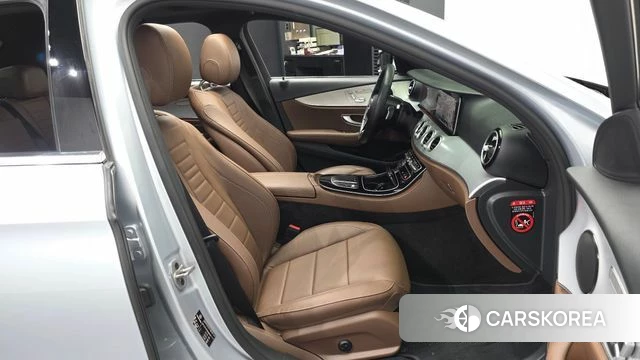 Mercedes-Benz E-Class W213 2021 Серебряный из Кореи, фото 2