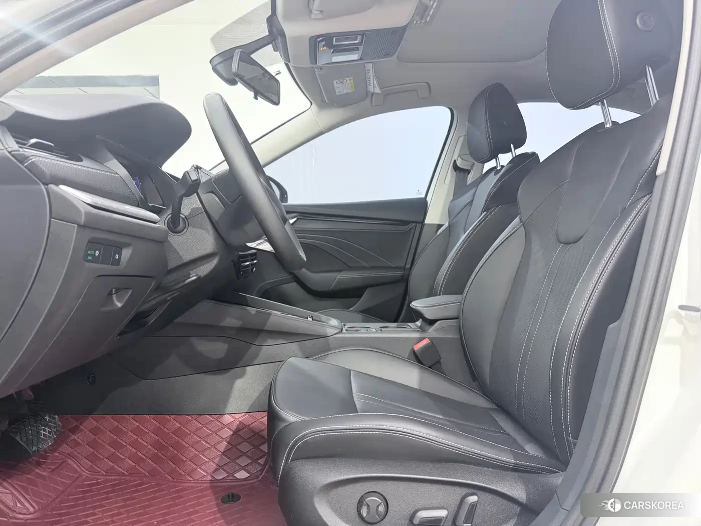 Skoda Octavia 2024 Белый из Китая, фото 2