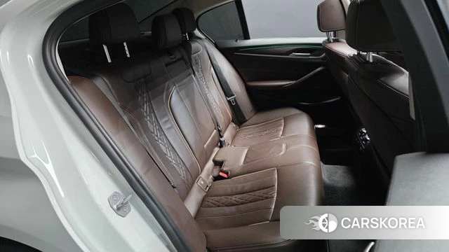BMW 5 Series (G30) 2018 Белый из Кореи, фото 2