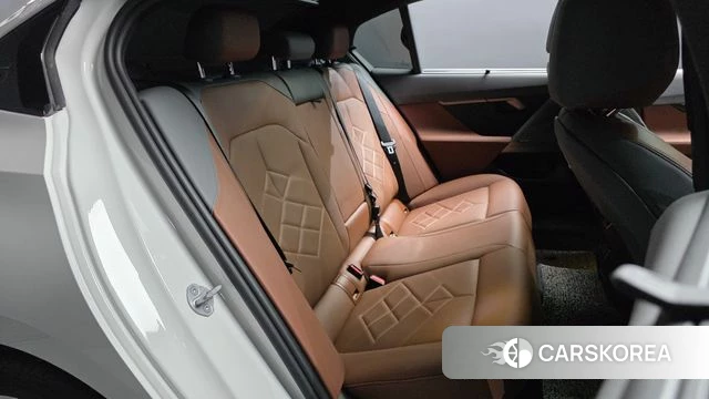 BMW 5 Series (G60) 2025 Белый из Кореи, фото 2