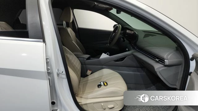 Hyundai The New Avante (CN7) 2023 Белый из Кореи, фото 2