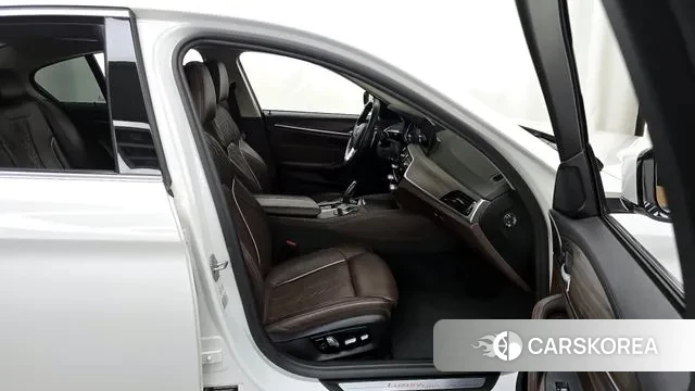 BMW 5 Series (G30) 2018 Белый из Кореи, фото 2