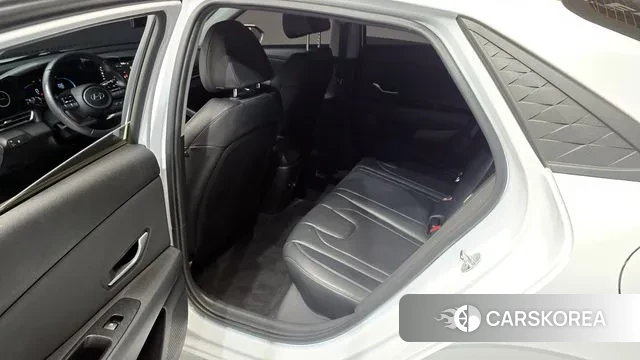 Hyundai The New Avante (CN7) 2023 Белый из Кореи, фото 2