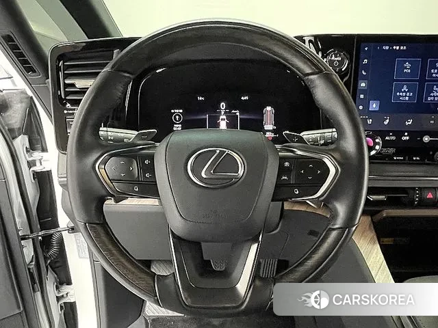 Lexus LM Second Generation 2025 Белый из Кореи, фото 2