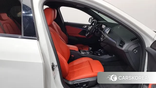 BMW 1 Series (F40) 2021 Белый из Кореи, фото 2