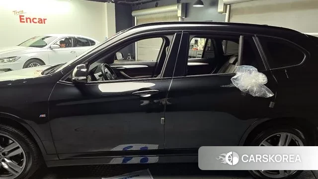 BMW X1 (F48) 2021 Черный из Кореи, фото 2