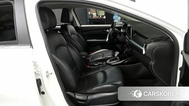 Kia The New K3 2nd generation 2021 Белый из Кореи, фото 2