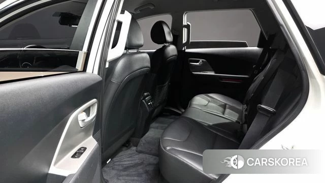 Kia Niro Plus 2022 Белый из Кореи, фото 2