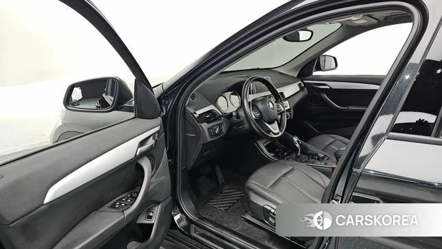 BMW X1 (F48) 2019 Черный из Кореи, фото 2