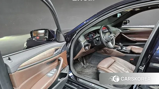 BMW 5 Series (G30) 2019 Черный из Кореи, фото 2