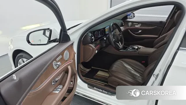 Mercedes-Benz E-Class W213 2018 Белый из Кореи, фото 2
