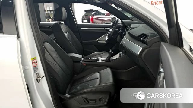 Audi Q3 (F3) 2020 Белый из Кореи, фото 2