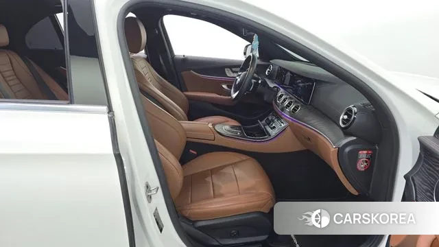 Mercedes-Benz E-Class W213 2021 Белый из Кореи, фото 2