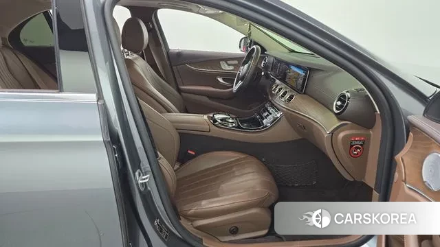 Mercedes-Benz E-Class W213 2019 Серый из Кореи, фото 2