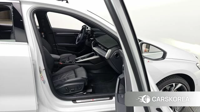 Audi A3 (8Y) 2023 Белый из Кореи, фото 2