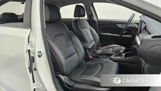 Kia The New K3 2nd generation 2021 Белый из Кореи, фото 2
