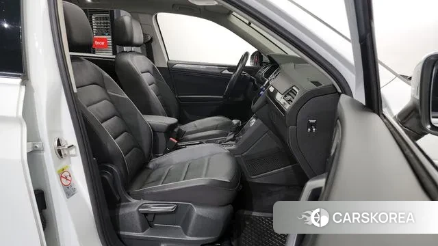 Volkswagen Tiguan Allspace 2020 Белый из Кореи, фото 2