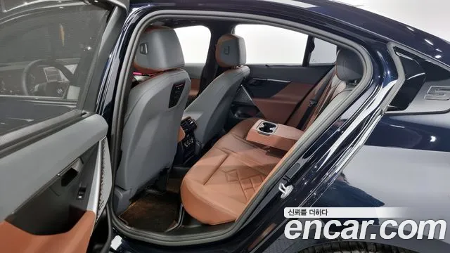 BMW 5 Series (G60) 2023 Черный из Кореи, фото 2