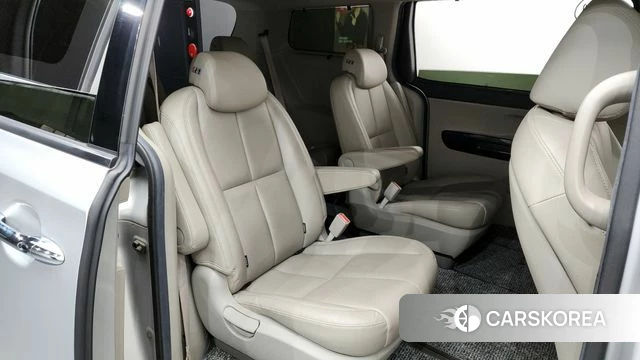 Kia The New Carnival 2019 Серебряный из Кореи, фото 2