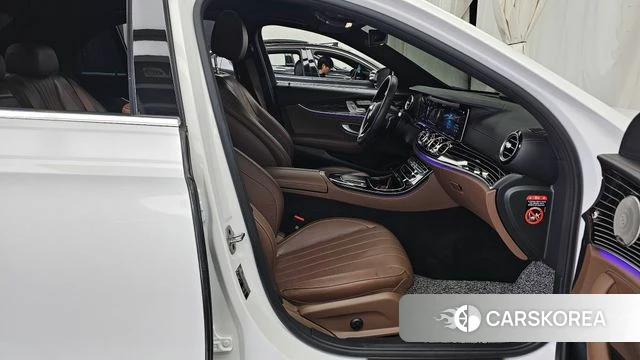 Mercedes-Benz E-Class W213 2023 Белый из Кореи, фото 2