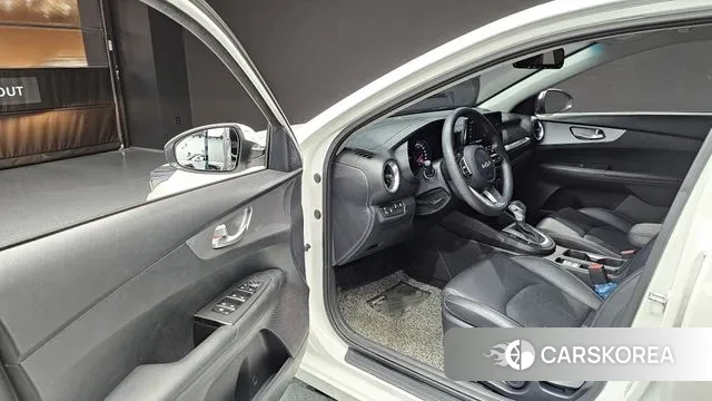 Kia The New K3 2nd generation 2022 Белый из Кореи, фото 2