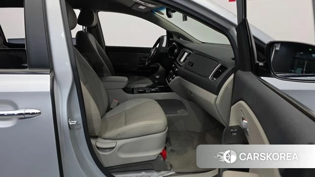 Kia The New Carnival 2018 Серебристо-серый из Кореи, фото 2