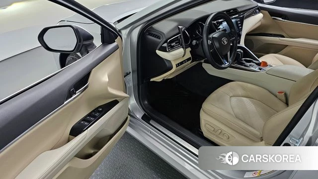 Toyota Camry (XV70) 2018 Серебряный из Кореи, фото 2