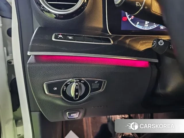 Mercedes-Benz E-Class W213 2019 Белый из Кореи, фото 2